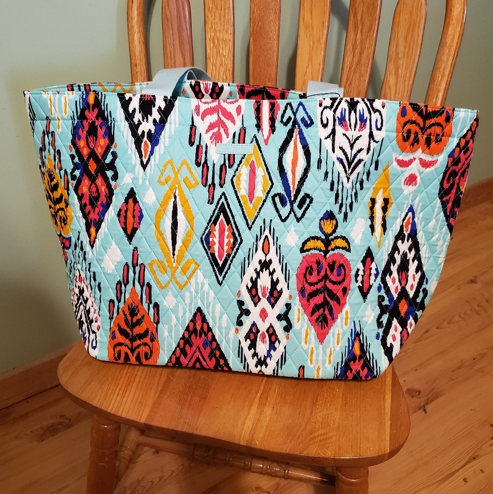 Vera Bradley Pueblo family tote